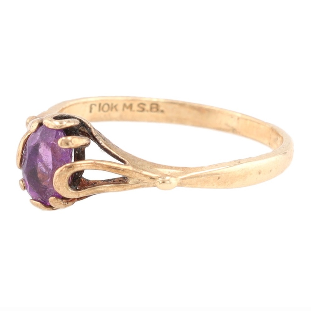 Elegant 10K Gold and Amethyst Ring - Picture 4 of 5